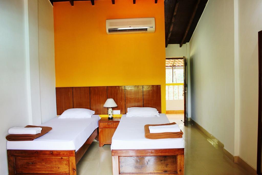 Silver Sands Sunshine - Angaara Candolim Bagian luar foto