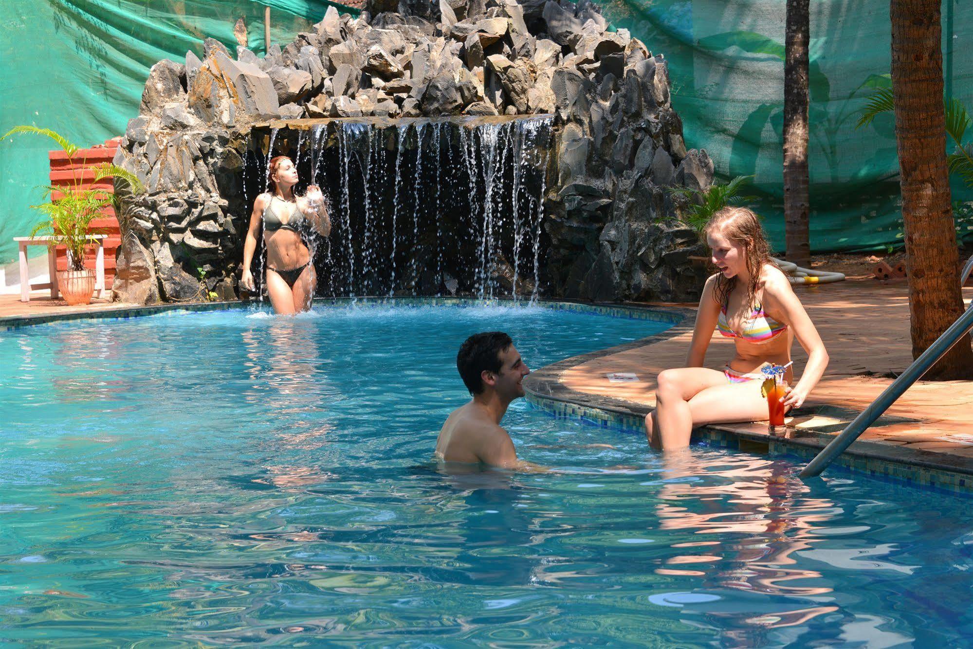 Silver Sands Sunshine - Angaara Candolim Bagian luar foto